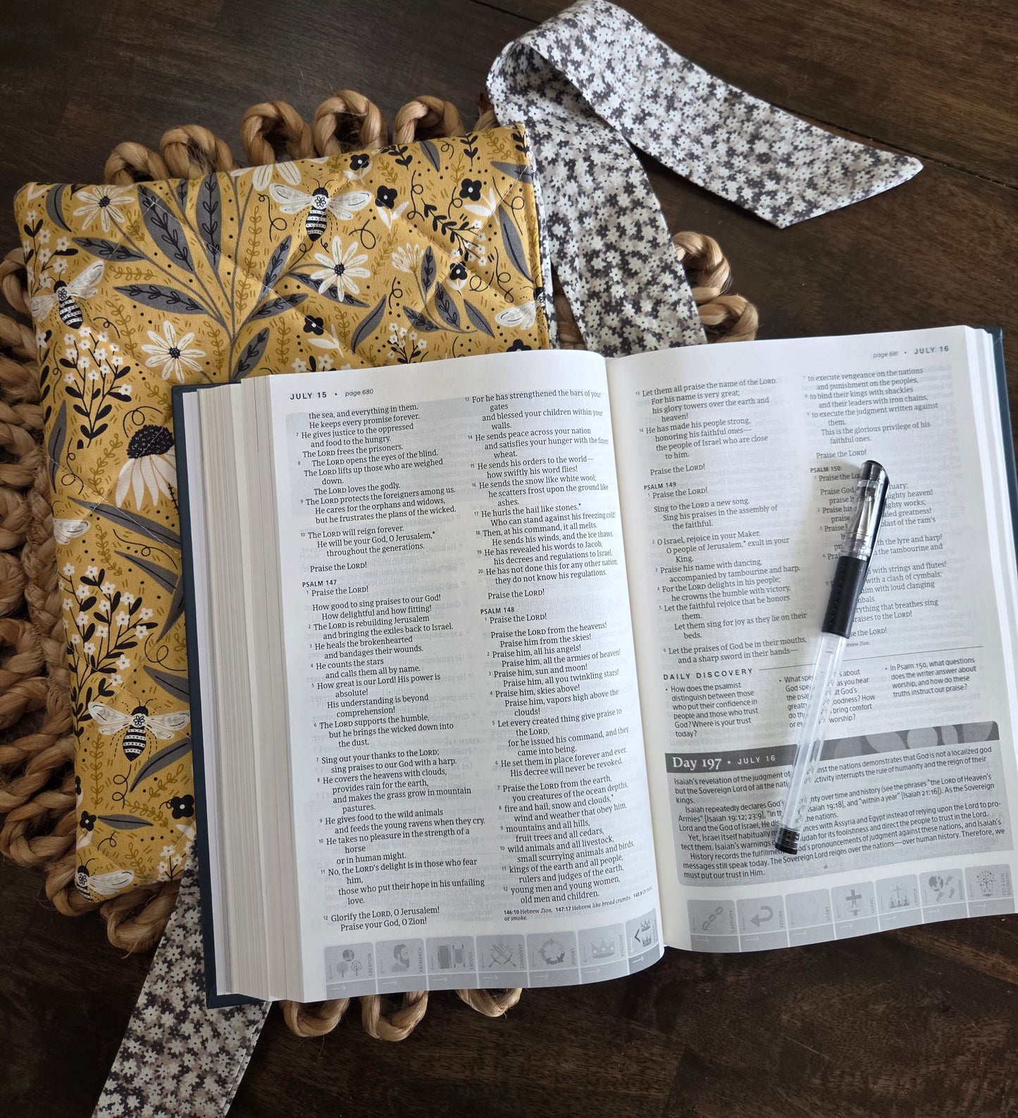 Bee Garden Quilted Bible Sleeve