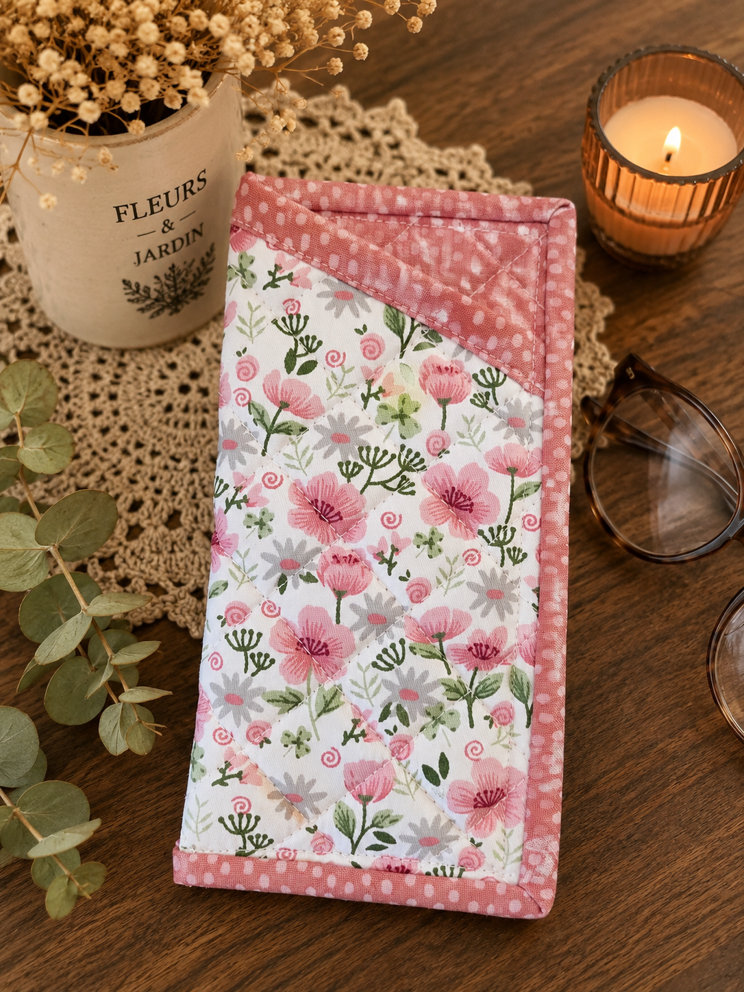 Quilted glasses pouch