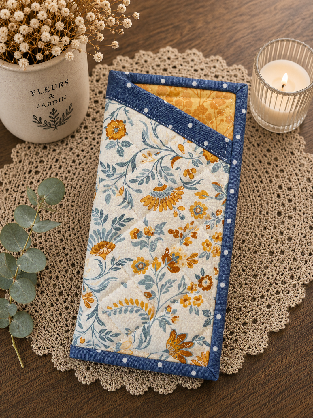 Quilted glasses pouch