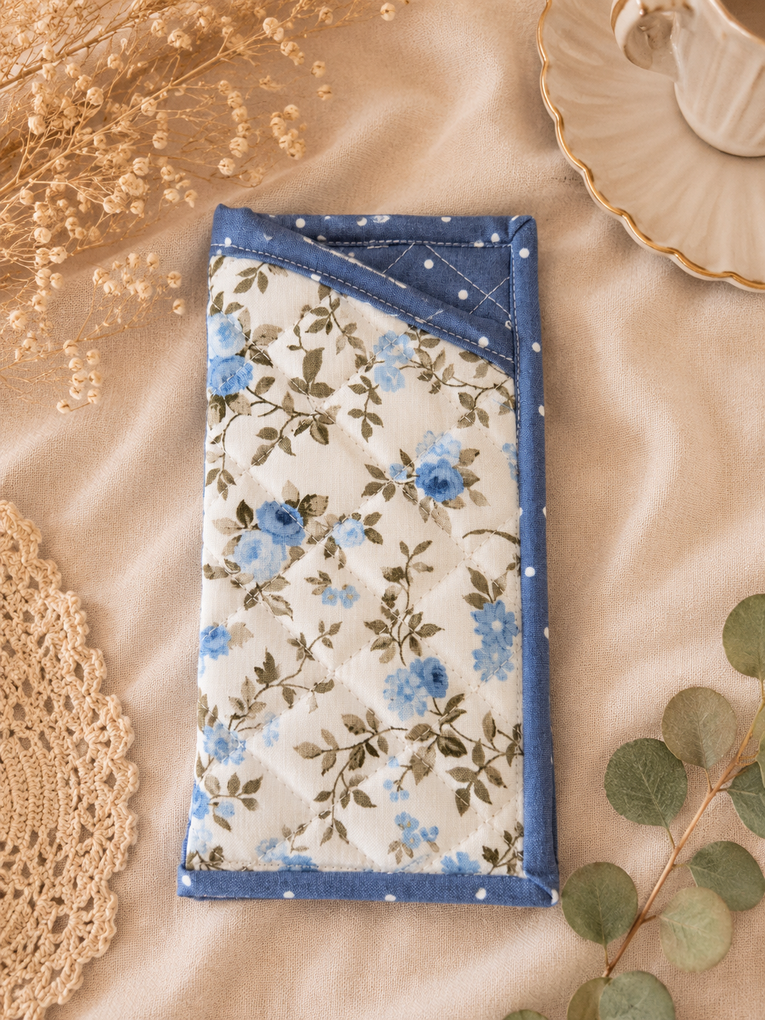 Quilted glasses pouch