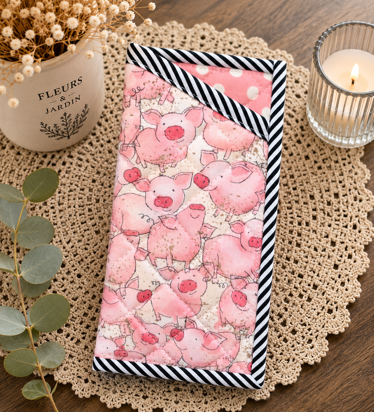 Quilted glasses pouch