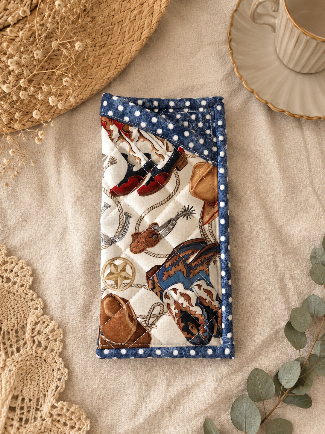 Quilted glasses pouch