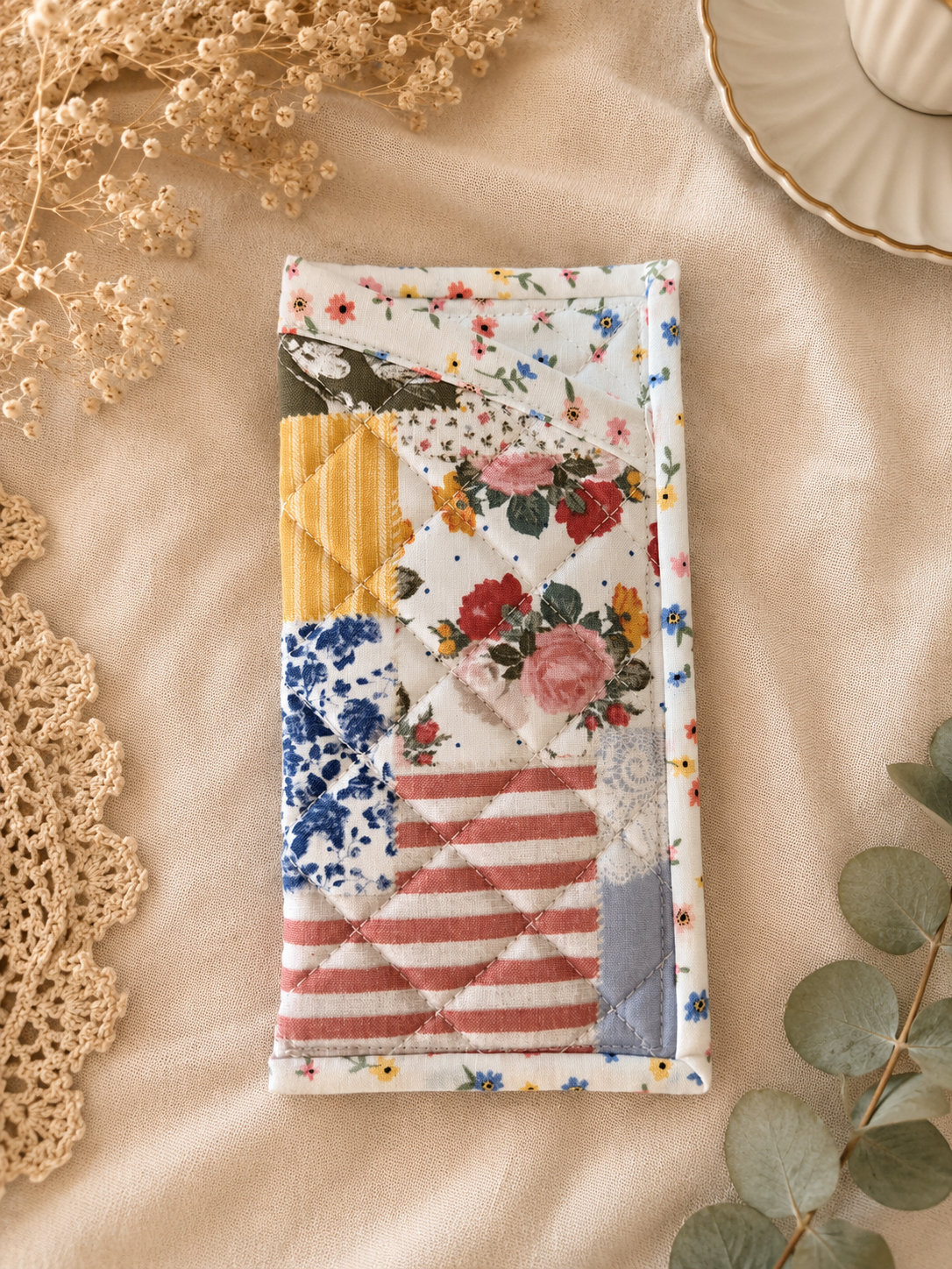 Quilted glasses pouch