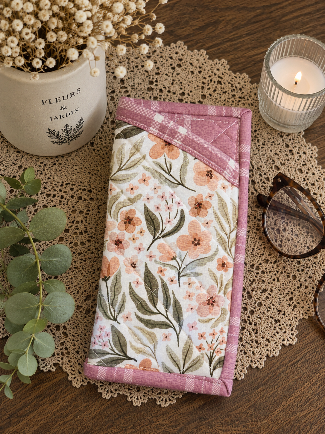 Quilted glasses pouch