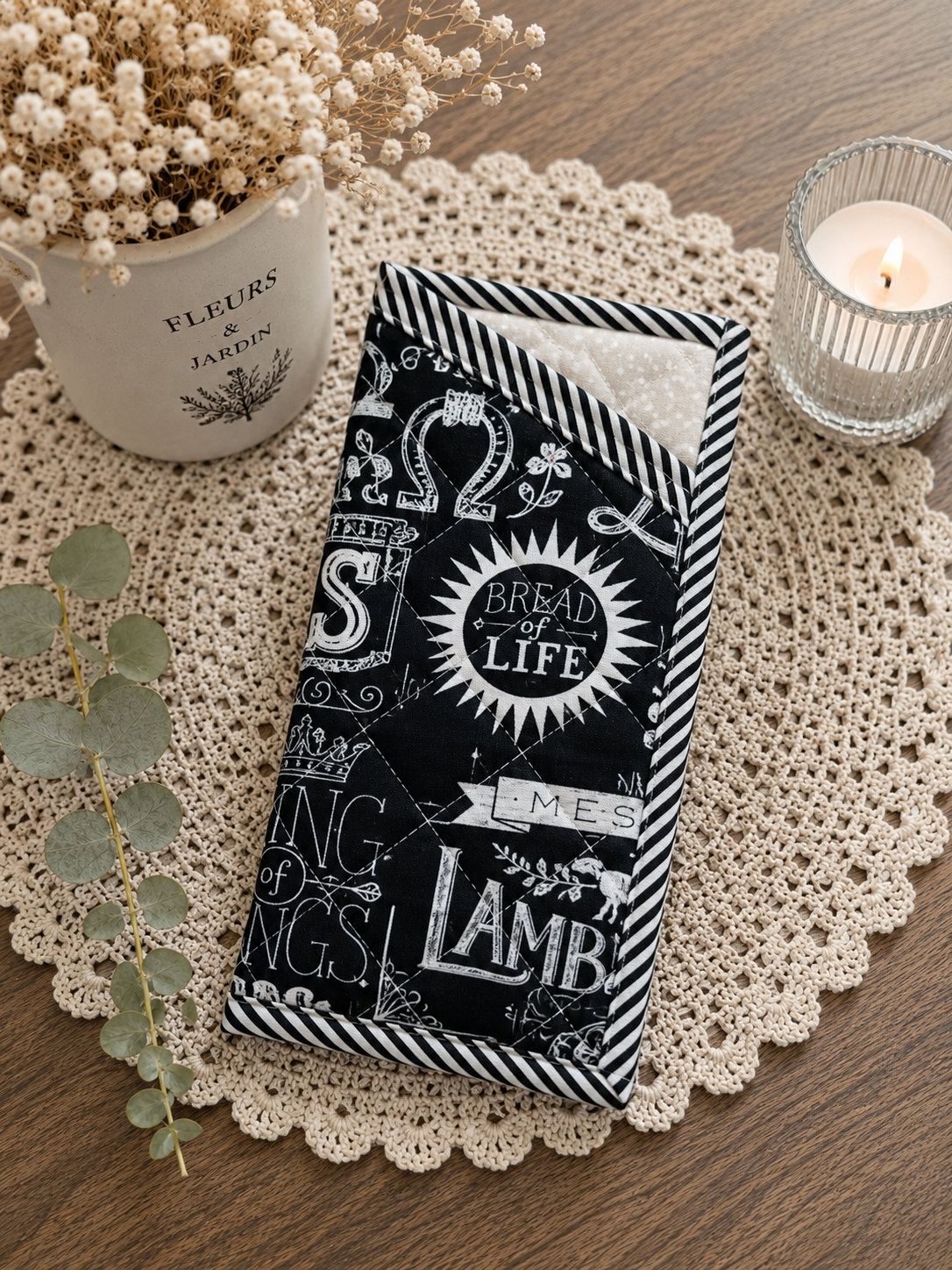 Quilted glasses pouch