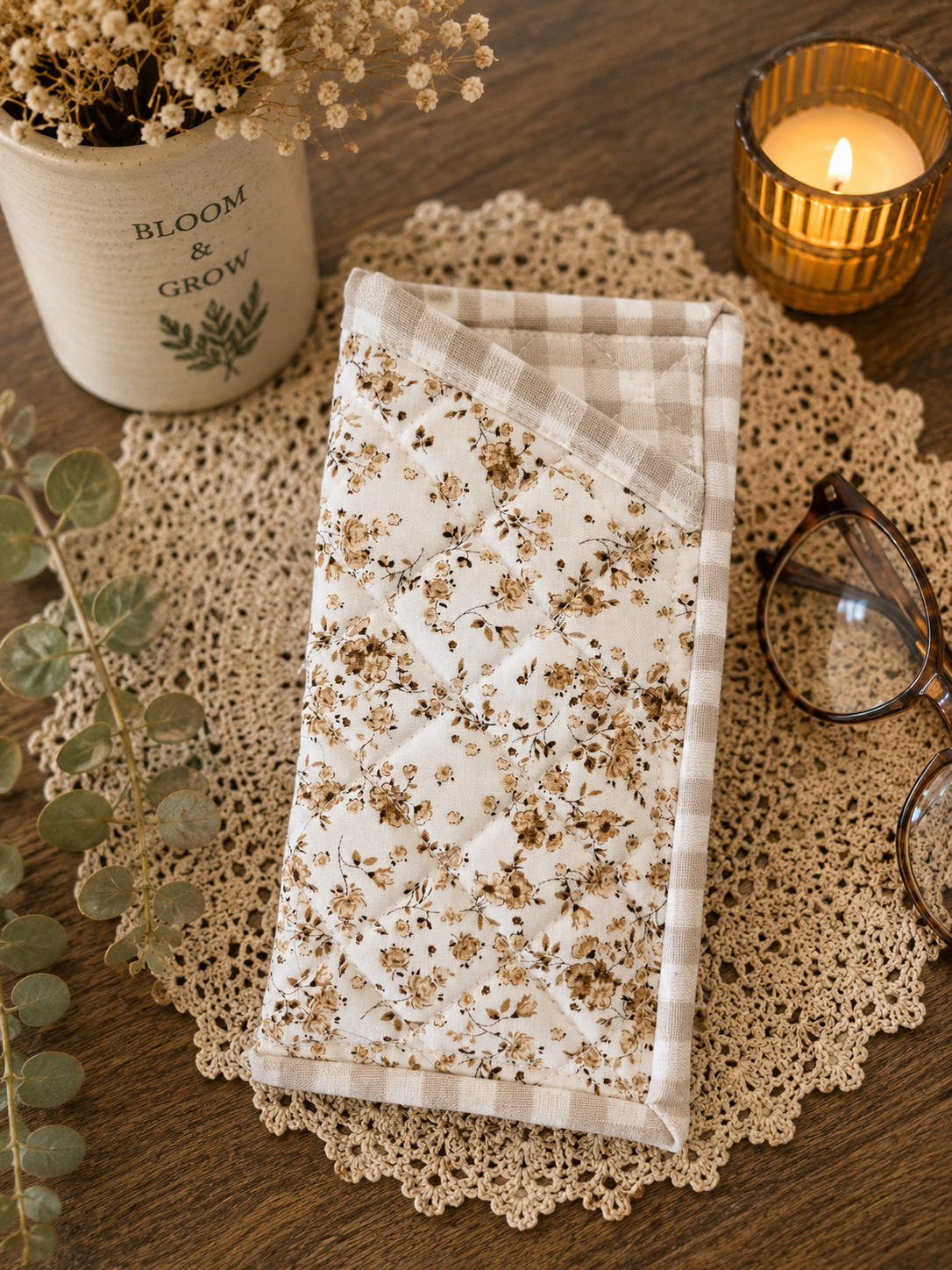 Quilted glasses pouch