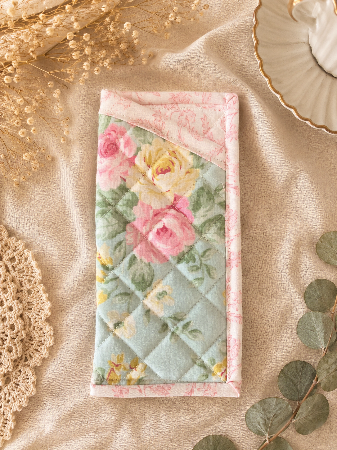 Quilted glasses pouch