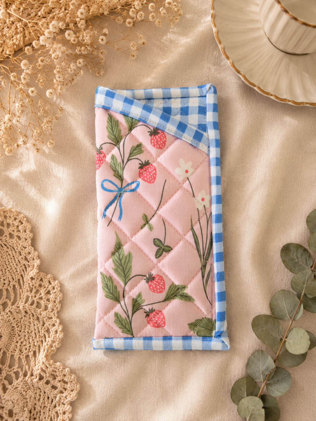 Quilted glasses pouch
